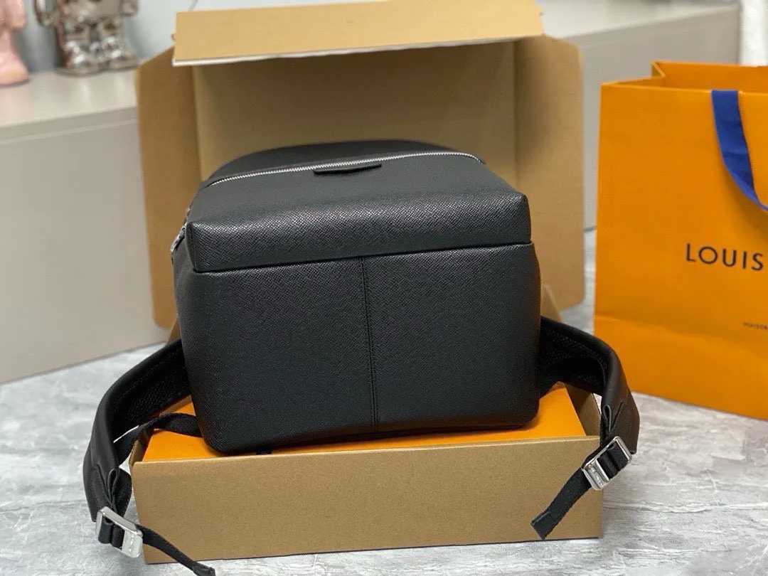 💰1040 (top layer leather) top original order】m33450 black full leather backpack series apollo backpack Inspired by college backpacks, this soft taiga leather apollo backpack brings an extremely comfortable carrying experience. The design style is low-key and elegant, ideal for fashionable men to carry daily items. size: 40*37*20cm.
