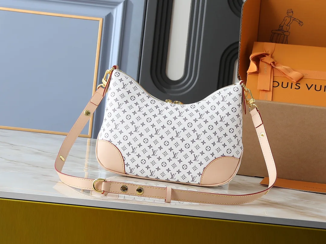💰240💰Upgraded original M13224 M12930 M45832 M45831 Chain bag croissant series KOREA PRE-LAUNCH handbag This season's Boulogne bag uses Monogram leather material to reinterpret a symbolic design that can be used in multiple ways. Like existing designs made of canvas, various styles of items can be produced. Internal flat pocket that can store large-sized smartphones. A new version with a braided chain woven with gold hardware that creates a high-class and strong atmosphere. Dimensions: 16 x 9.5 x 29 cm.