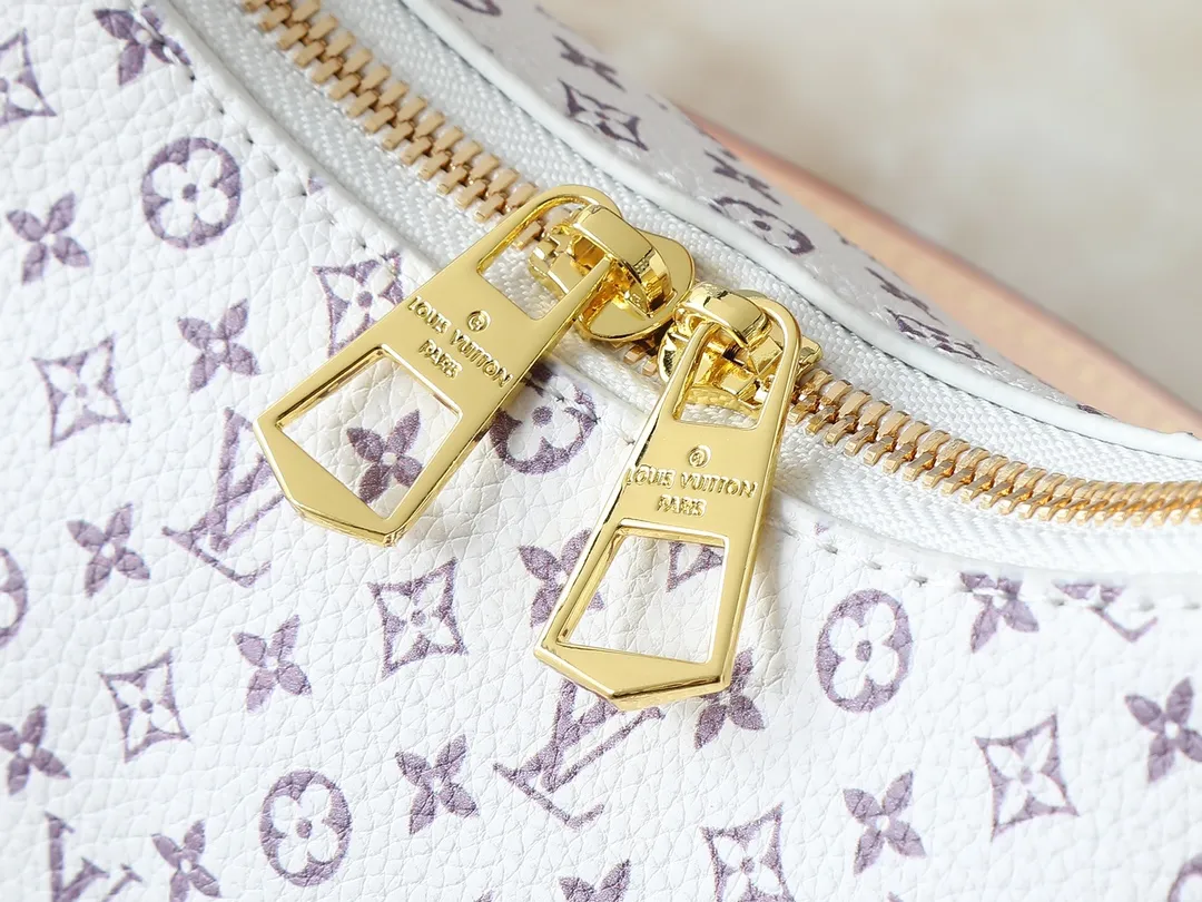 💰240💰Upgraded original M13224 M12930 M45832 M45831 Chain bag croissant series KOREA PRE-LAUNCH handbag This season's Boulogne bag uses Monogram leather material to reinterpret a symbolic design that can be used in multiple ways. Like existing designs made of canvas, various styles of items can be produced. Internal flat pocket that can store large-sized smartphones. A new version with a braided chain woven with gold hardware that creates a high-class and strong atmosphere. Dimensions: 16 x 9.5 x 29 cm.