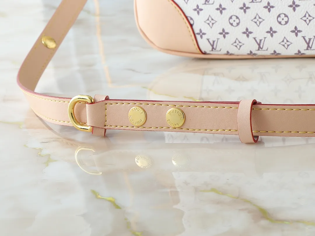 💰240💰Upgraded original M13224 M12930 M45832 M45831 Chain bag croissant series KOREA PRE-LAUNCH handbag This season's Boulogne bag uses Monogram leather material to reinterpret a symbolic design that can be used in multiple ways. Like existing designs made of canvas, various styles of items can be produced. Internal flat pocket that can store large-sized smartphones. A new version with a braided chain woven with gold hardware that creates a high-class and strong atmosphere. Dimensions: 16 x 9.5 x 29 cm.