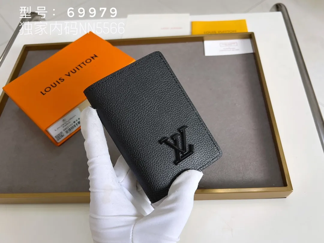 💰110 Top Original 💎Aerogram full leather pebbled pocket clip, can store cards, can be stored in handbags and clothing pockets, metal LV letter mark, highlighting the brand identity, fine workmanship, serial number inside, model: M69979 M63144 black hardware size: 11x8