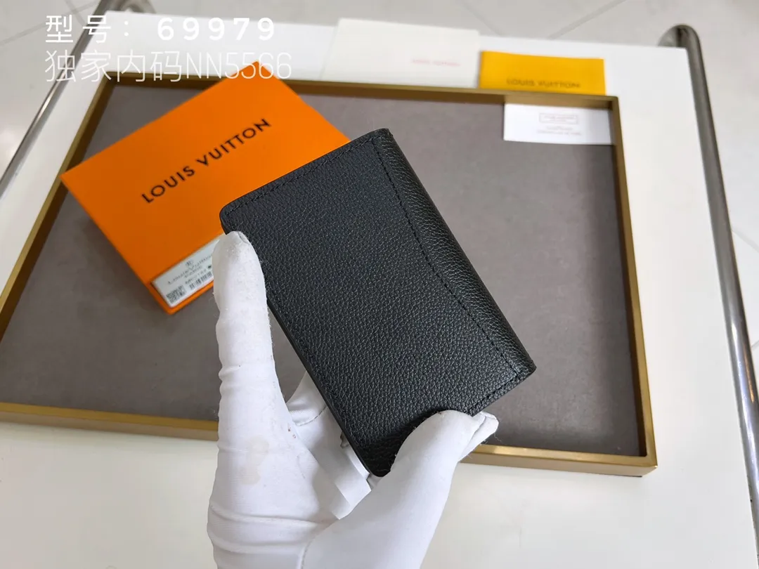 💰110 Top Original 💎Aerogram full leather pebbled pocket clip, can store cards, can be stored in handbags and clothing pockets, metal LV letter mark, highlighting the brand identity, fine workmanship, serial number inside, model: M69979 M63144 black hardware size: 11x8