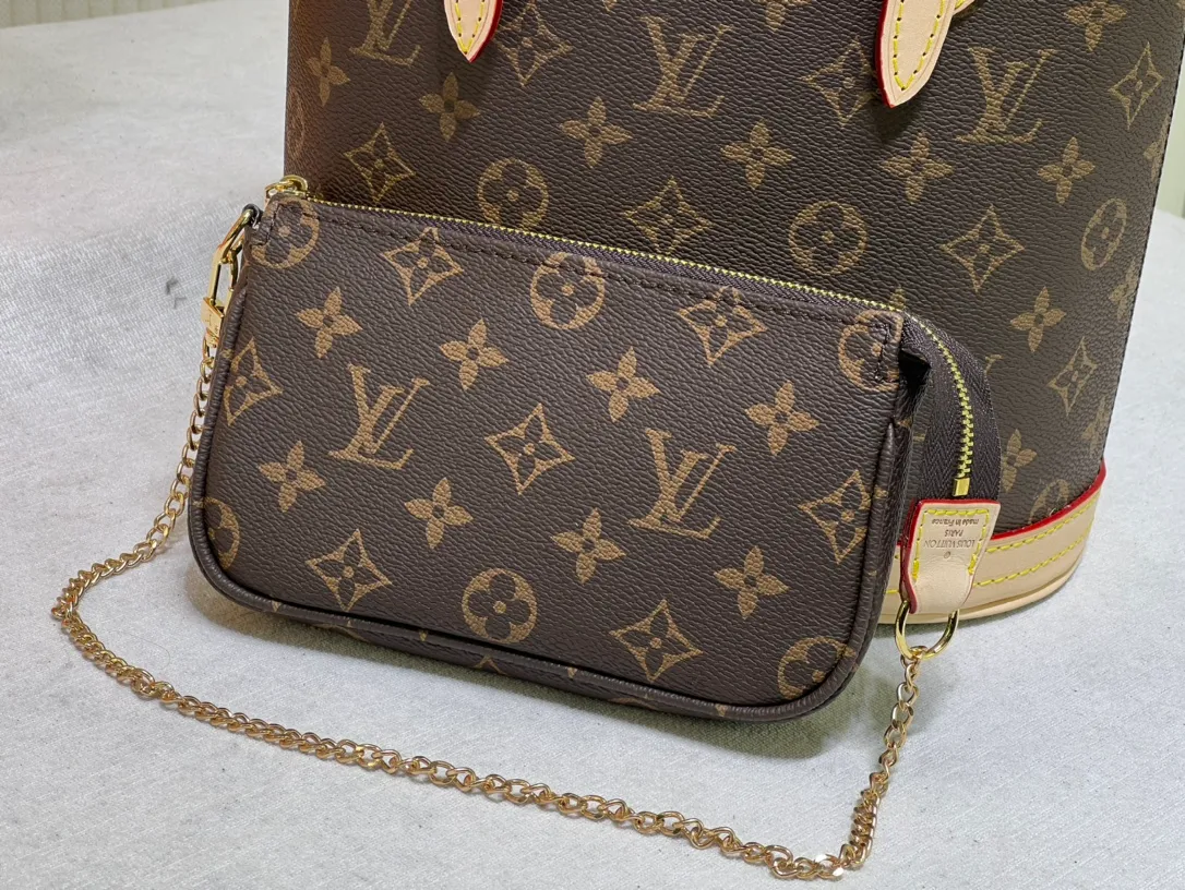 Batch 320💰Changing yellow leather🔥Original goods, high-end quality, full of praise from word-of-mouth. Mother-to-bag bag, very practical. Louis Vuitton has the same lining inside, and the original order is made. Louis Vuitton LV new women's shoulder bag barrel bag M42238. Size 23*26*16cm💪💪💪