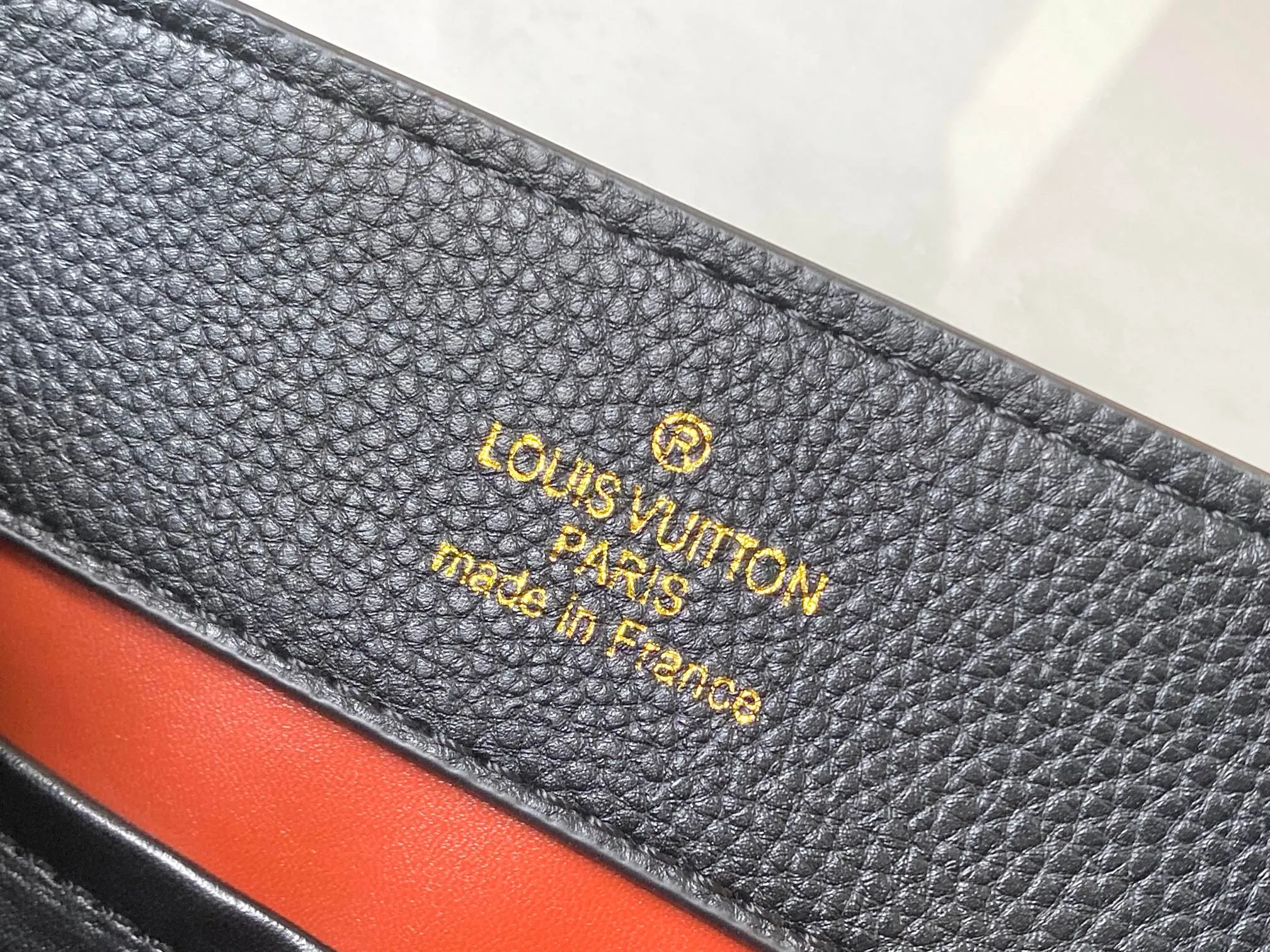 Top original P460 Guangzhou product 🇫🇷M12936 This CapucinesBB handbag is made of flexible Taurillon cow leather, with jewelry-style double-plated chains and Monogram floral elements to highlight the identity of the ChainOnYou series. The flip cover can be placed on both the inside and outside. The ample configuration and multiple inner pockets are convenient for storing daily needs. The round LV letters add ingenious details. Size:27×18×9cm