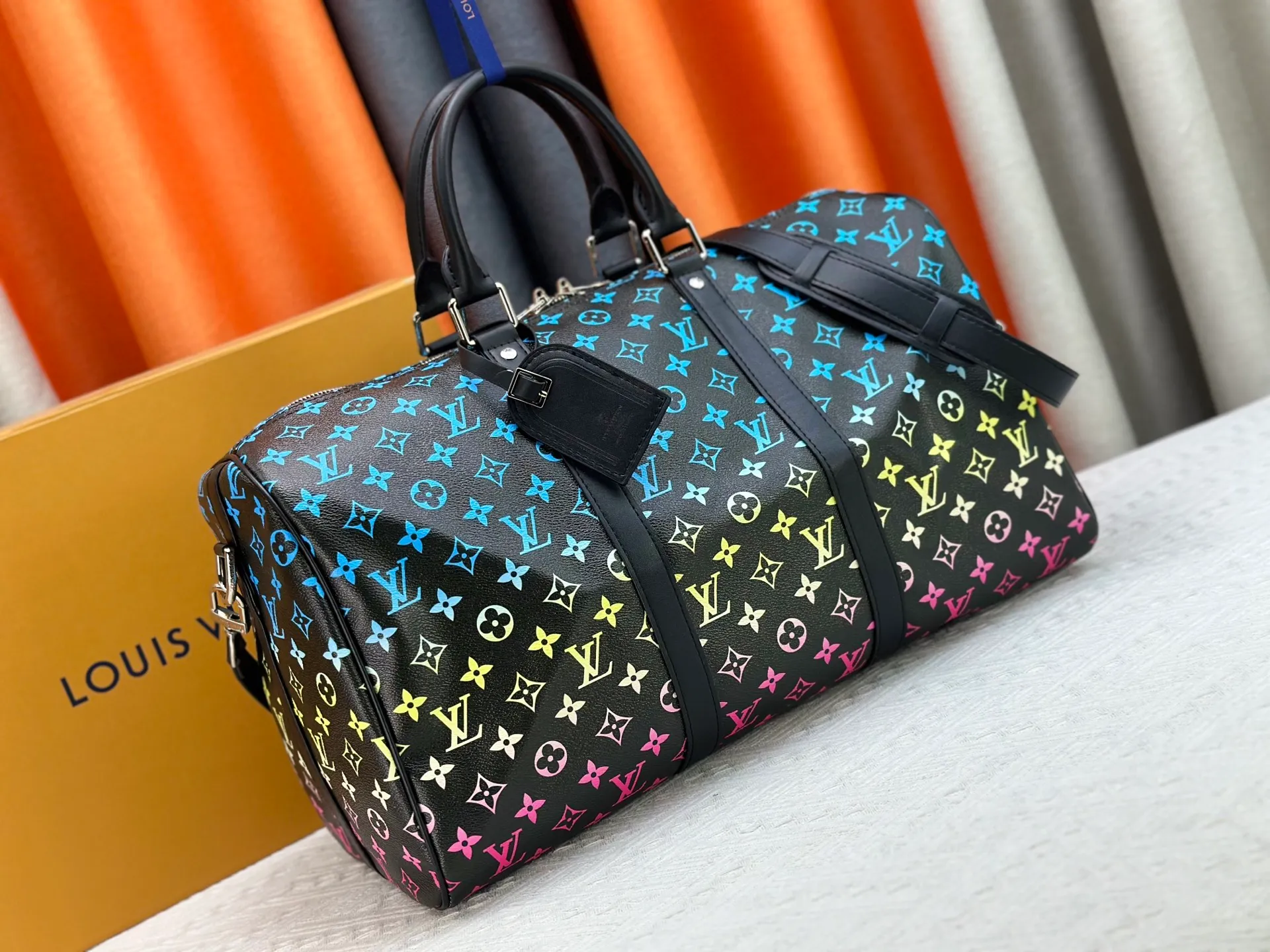 P340 M41418 M13915 upgraded original version new "louis vuitton" Iv travel bag louis vuitton Spacious capacity and adjustable shoulder straps are suitable for work, leisure or travel. High-definition hardware logo and interior compartments! Special lining. Smooth zipper, exquisite workmanship, every detail is in place! A must-have for men. Size: 45x27x20cm