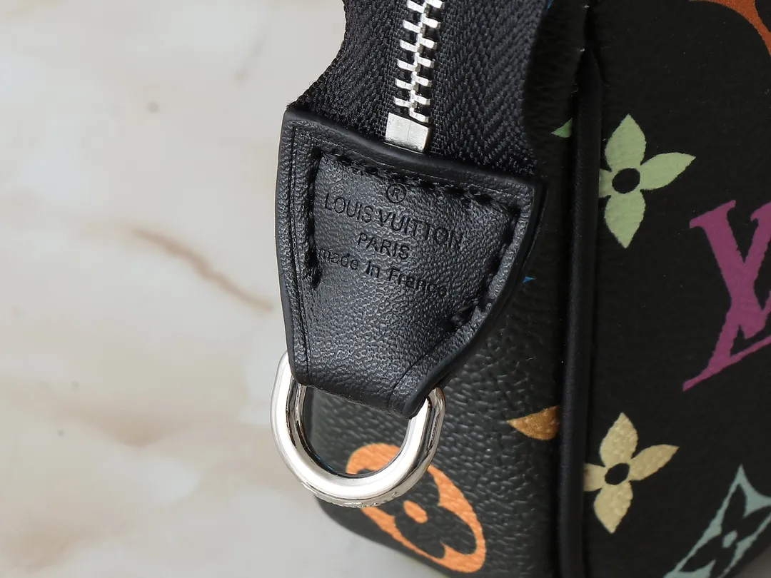💰200💰Upgraded original M13663 M13404 M13440 M92649 This Pochette Accessoires handbag is made of coated canvas, with colorful Monogram patterns to interpret the smart style of the Louis Vuitton x Murakami cross-border collaboration series. Calf leather trim and dazzling hardware add to the sophisticated details, while the detachable shoulder strap and chain allow for flexible carry. Dimensions: 22.0 x 13.0 x 4.0 cm (length x height x width)