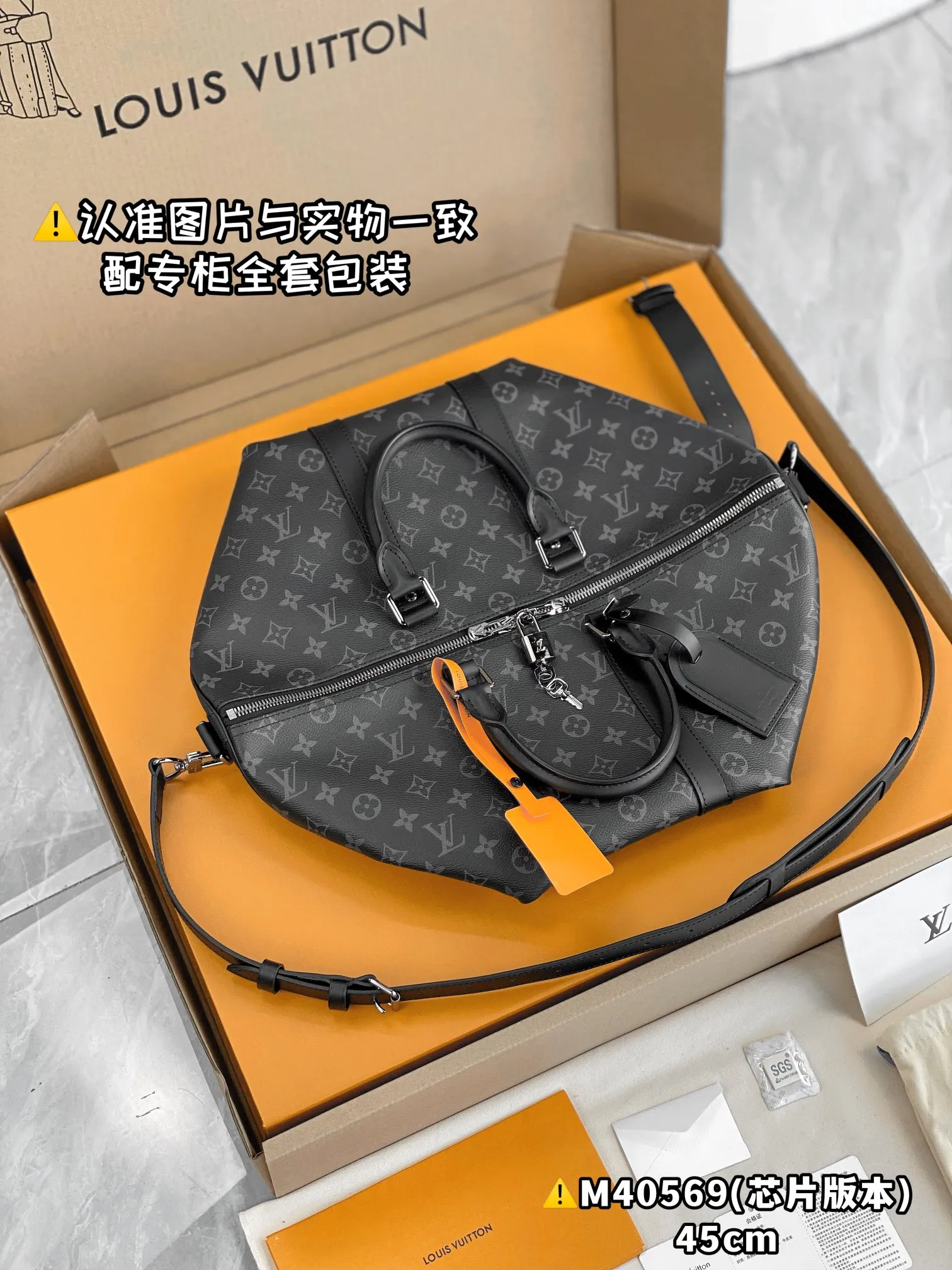 💰1960 [Authentic grade] [Special grade MB high-elastic fabric] M40569 black flower small size [Chip version: with full set of counter packaging] KEEPALL BANDOULIÈRE 45 travel bag Keepall 45 travel bag, cut from the new iconic Monogram Eclipse canvas. Since 1930, Keepall bags have accompanied generations of travelers around the world. This new version of the travel bag features multiple comfortable leather handles, a strap for casual cross-body carry and a shiny padlock, making it a perfect companion for short trips. 45 x 27 x 20 cm (length x height x width)