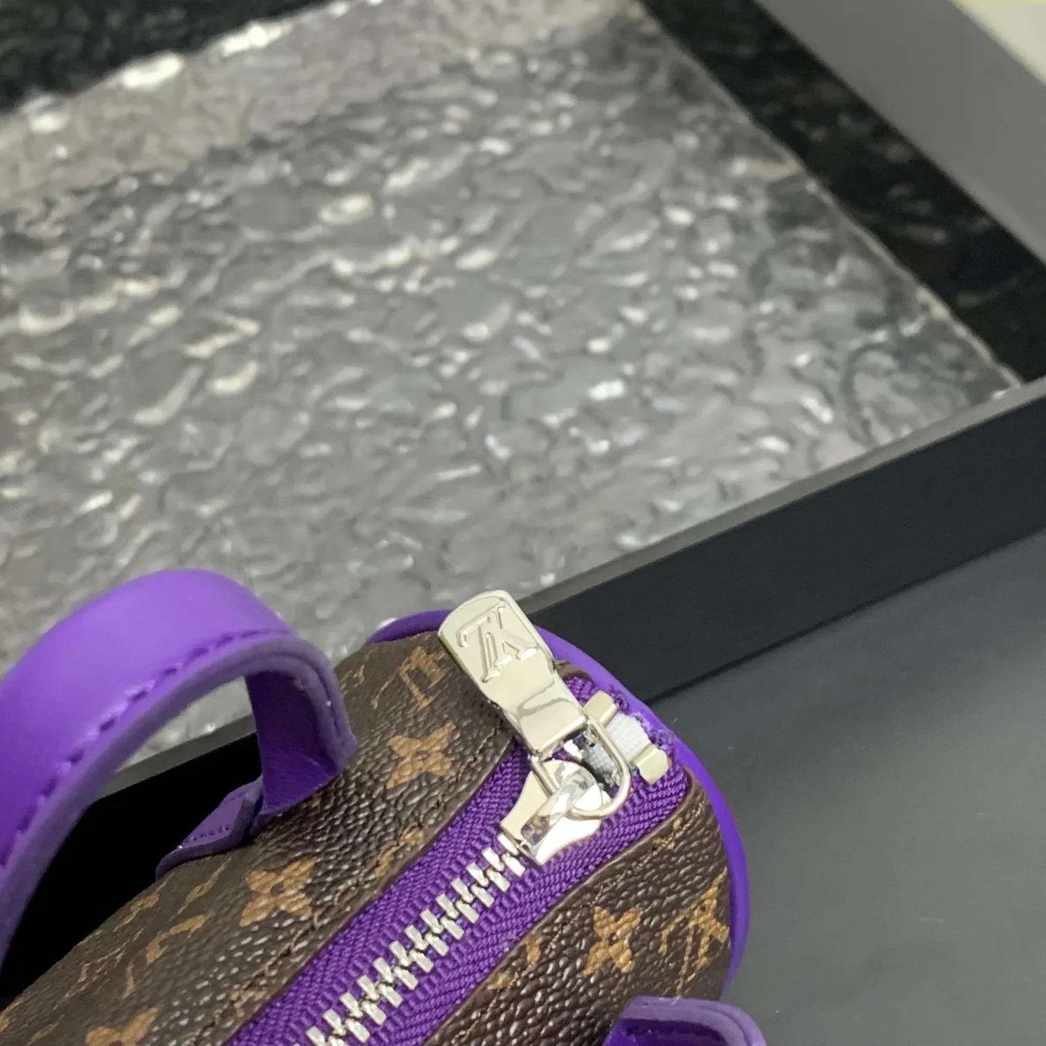 💰200 shipped😍 MINI KEEPALL bag charm and keychain ☀️Louis Vuitton Louis Vuitton lv mini pillow bag pendant ☀️This Mini Keepall bag charm and keychain condenses the classic handbag configuration, boldly showing the spirit of adventure. Monogram canvas with LV inscribed hook buckle, whether hung on a belt or handbag, its zipper closure and built-in keychain ensure secure storage