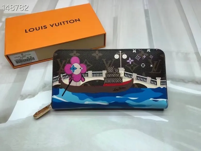 P150💰 M80857M60017 Japan limited wallet "Gibby Wallet", printed with Louis Vuitton's cute mascot "Vivian" illustration on single gram canvas. Brightly colored kites and cute mascots are combined, embellished with tiny single flowers. This is a collectible item that is perfect as a gift for those who love singles. Size: 19x 12.5x 3.0cm, 🎁🎁