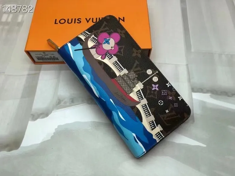 P150💰 M80857M60017 Japan limited wallet "Gibby Wallet", printed with Louis Vuitton's cute mascot "Vivian" illustration on single gram canvas. Brightly colored kites and cute mascots are combined, embellished with tiny single flowers. This is a collectible item that is perfect as a gift for those who love singles. Size: 19x 12.5x 3.0cm, 🎁🎁