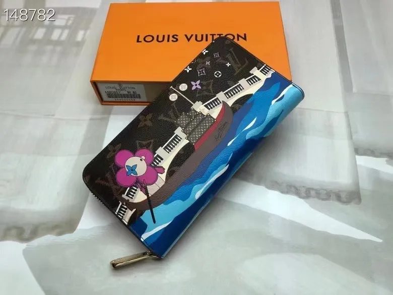 P150💰 M80857M60017 Japan limited wallet "Gibby Wallet", printed with Louis Vuitton's cute mascot "Vivian" illustration on single gram canvas. Brightly colored kites and cute mascots are combined, embellished with tiny single flowers. This is a collectible item that is perfect as a gift for those who love singles. Size: 19x 12.5x 3.0cm, 🎁🎁
