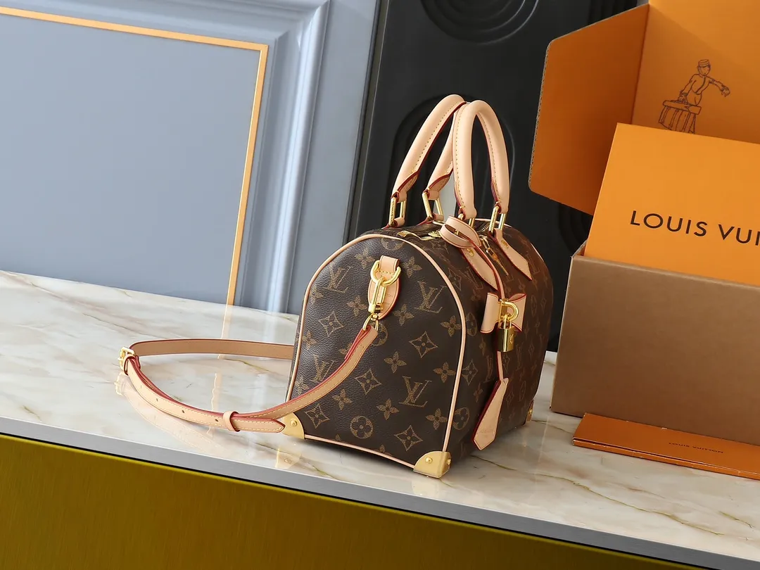 💰280💰Upgraded original M13805 M13257 M40390 lv Murakami Takashi co-branded NANOSPEEDY handbag This Nano Speedy handbag combines Monogram canvas and cow leather trim printing, with 33 colorful colors to interpret white tricolor and black tricolor. It has been launched in twelve sections and is very popular around the world and is loved by celebrities and celebrities. 25.0 x 19.0 x 15.0 cm