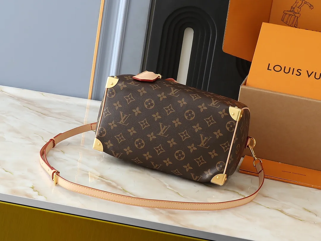 💰280💰Upgraded original M13805 M13257 M40390 lv Murakami Takashi co-branded NANOSPEEDY handbag This Nano Speedy handbag combines Monogram canvas and cow leather trim printing, with 33 colorful colors to interpret white tricolor and black tricolor. It has been launched in twelve sections and is very popular around the world and is loved by celebrities and celebrities. 25.0 x 19.0 x 15.0 cm