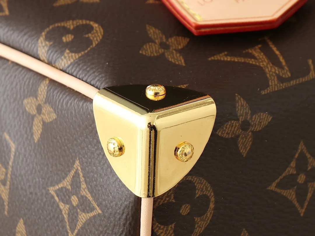 💰280💰Upgraded original M13805 M13257 M40390 lv Murakami Takashi co-branded NANOSPEEDY handbag This Nano Speedy handbag combines Monogram canvas and cow leather trim printing, with 33 colorful colors to interpret white tricolor and black tricolor. It has been launched in twelve sections and is very popular around the world and is loved by celebrities and celebrities. 25.0 x 19.0 x 15.0 cm