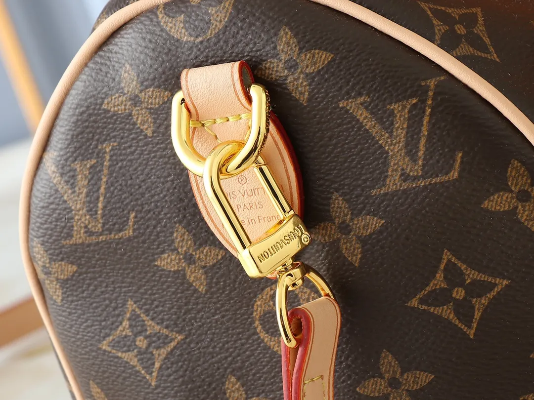 💰280💰Upgraded original M13805 M13257 M40390 lv Murakami Takashi co-branded NANOSPEEDY handbag This Nano Speedy handbag combines Monogram canvas and cow leather trim printing, with 33 colorful colors to interpret white tricolor and black tricolor. It has been launched in twelve sections and is very popular around the world and is loved by celebrities and celebrities. 25.0 x 19.0 x 15.0 cm