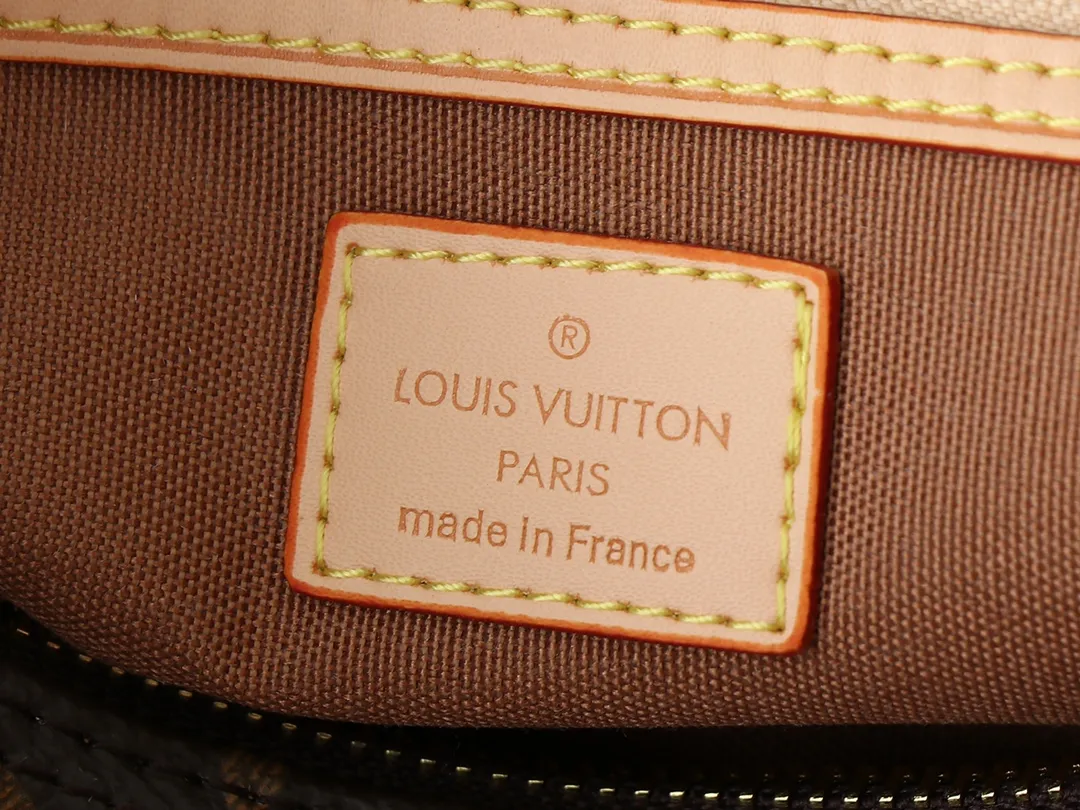 💰280💰Upgraded original M13805 M13257 M40390 lv Murakami Takashi co-branded NANOSPEEDY handbag This Nano Speedy handbag combines Monogram canvas and cow leather trim printing, with 33 colorful colors to interpret white tricolor and black tricolor. It has been launched in twelve sections and is very popular around the world and is loved by celebrities and celebrities. 25.0 x 19.0 x 15.0 cm