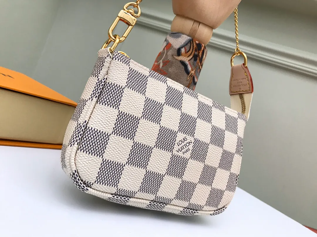 Factory Price 240 [Top Original Order] N58009 White Check N58010 White Check 👏👏 This accessory bag opens with a zipper and comes with a gold chain that can be attached to the D-ring on most Louis Vuitton handbags. Size: 15.5x10.5x4.0cm, packaging: with box