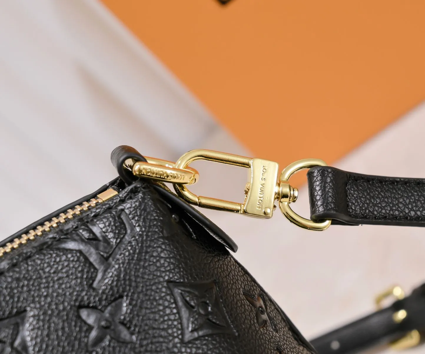 Batch 320💰Top original embossed presbyopia guaranteed double-sided discoloration yellow leather M45986 small size pressed M45987 large size Boétie small zipper tote bag made of Monogram canvas, leather trim and fabric lining, with padlock and LV embossed leather tag. The soft texture ensures everyday comfort, while dual phone pockets and internal patch pockets add functional details. Small size 25 x 23 x 14 Large size: 31.5 x 28 x 16 cm