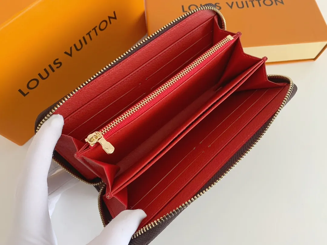 💰100 💎M60017 inner color ❤️brown red ZIPPY zipper wallet. The Zippy wallet pays homage to Louis Vuitton's heritage of travel and trunk making, with a travel-style patch and Louis Vuitton logo. With its compact interior and simple design, this wallet is ideal for everyday use. Model M60017. Size: 19x10.