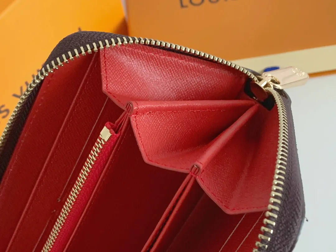 💰100 💎M60017 inner color ❤️brown red ZIPPY zipper wallet. The Zippy wallet pays homage to Louis Vuitton's heritage of travel and trunk making, with a travel-style patch and Louis Vuitton logo. With its compact interior and simple design, this wallet is ideal for everyday use. Model M60017. Size: 19x10.
