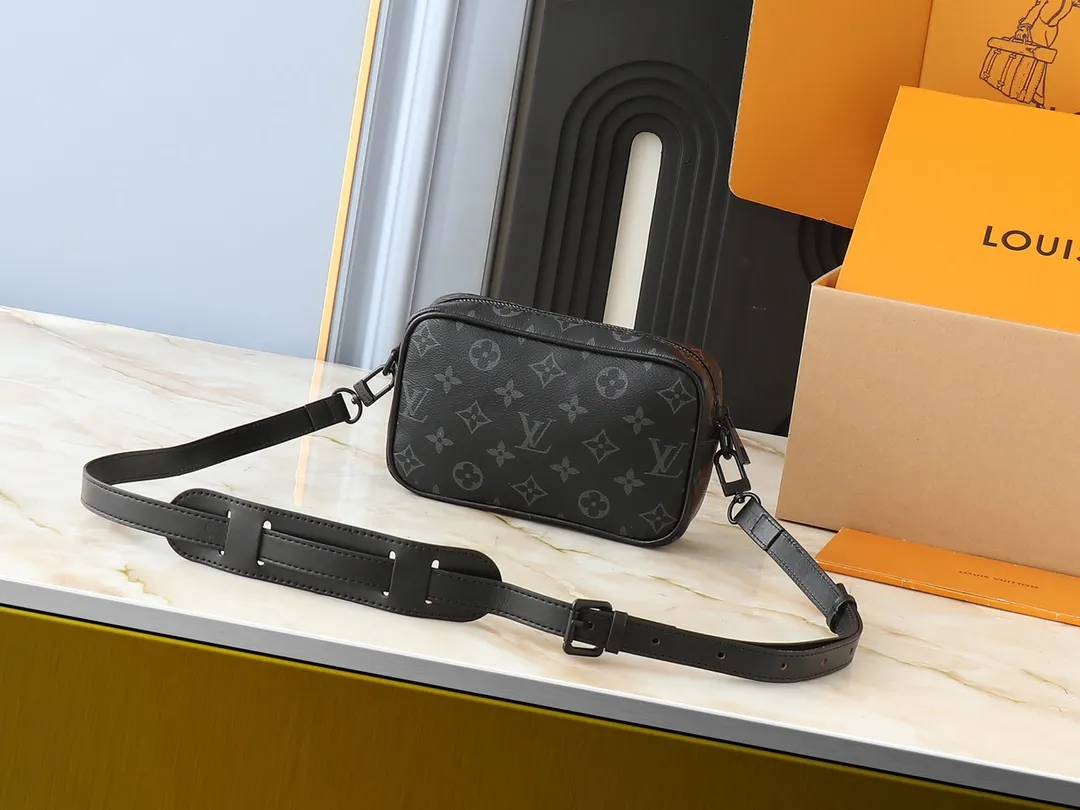 💰200💰Upgraded from the original M14016 M14014 M14013 M14058 M14253 This Trocadéro mini handbag is made of Monogram canvas, with vintage cow leather trim and reinforced front corners. It pays tribute to Louis Vuitton's legendary history and combines retro charm with refined modernity. Inspired by Louis Vuitton's cross-body bags designed in the 1980s, it features a removable and adjustable shoulder strap. 20.0 x 13.0 x 6.5 cm (length x height x width)