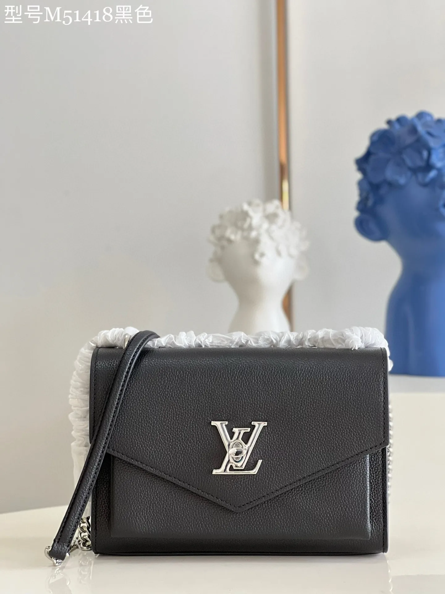 💰1240 (top layer leather) top original item [Exclusive real shot M51418 black] Mylockme BB handbag is made of soft calfskin, which puts the college temperament into a pocket-sized configuration, and uses neat lines to create ample storage space. Dimensions: 22.5 x 17.0 x 5.5 cm
