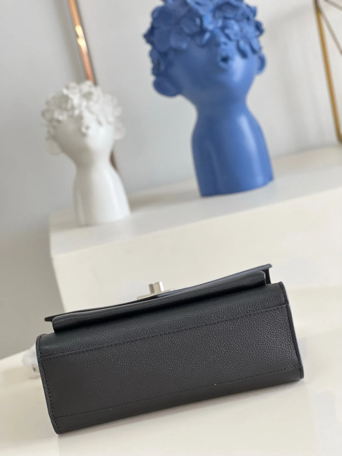 💰1240 (top layer leather) top original item [Exclusive real shot M51418 black] Mylockme BB handbag is made of soft calfskin, which puts the college temperament into a pocket-sized configuration, and uses neat lines to create ample storage space. Dimensions: 22.5 x 17.0 x 5.5 cm