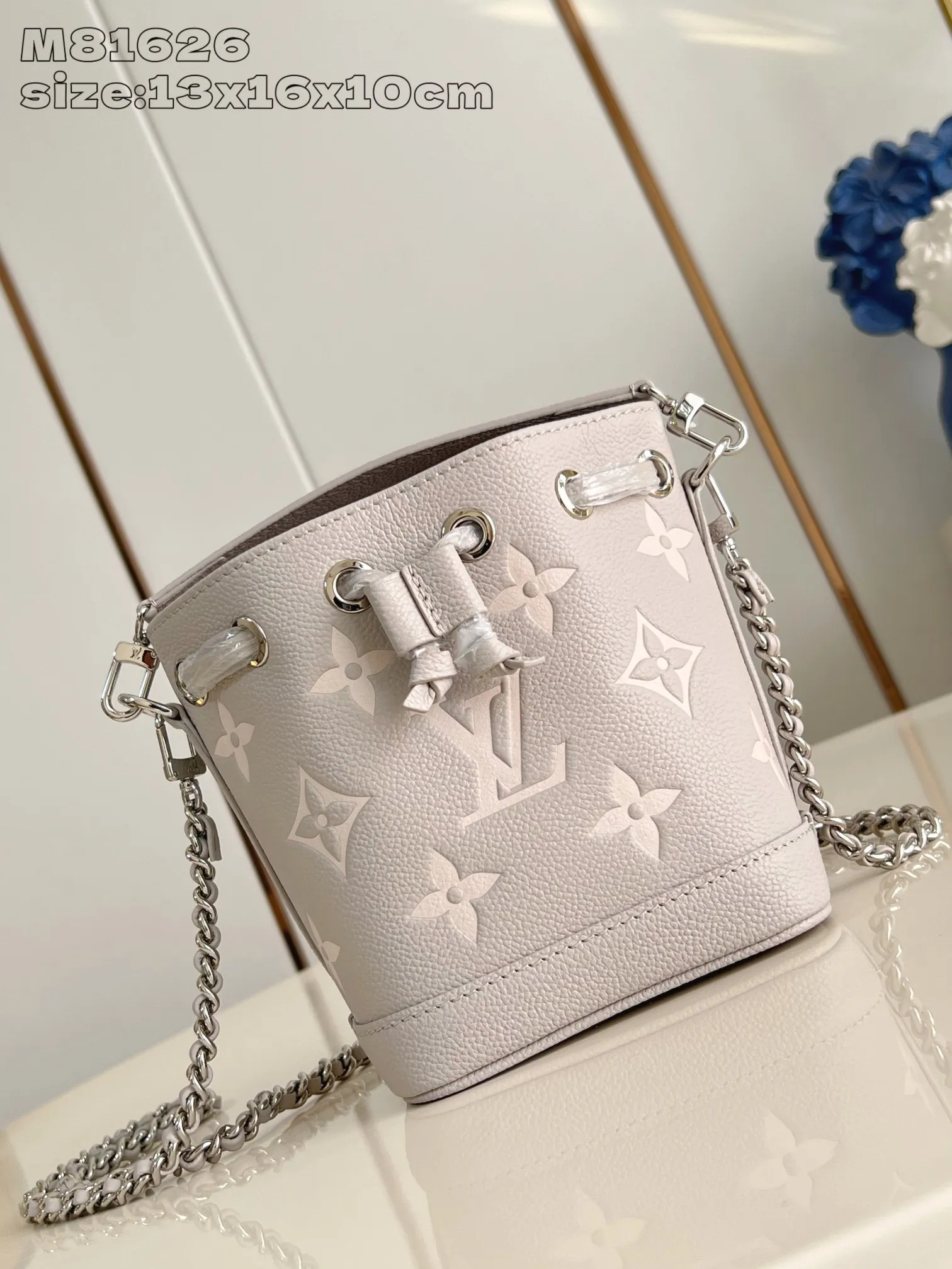 💰1100 (top layer leather) top quality original item [Exclusive real shot M81626 taro purple silk screen printing] M14224 This Nano Noé handbag is made of Monogram Empreinte leather with Monogram pattern embossed, interpreting the pocket version of the classic Noé handbag, with a trendy drawstring to store daily needs. The handle and adjustable shoulder strap are both detachable, enabling a variety of carrying methods. 13 x 16 x 10 cm (length x height x width)