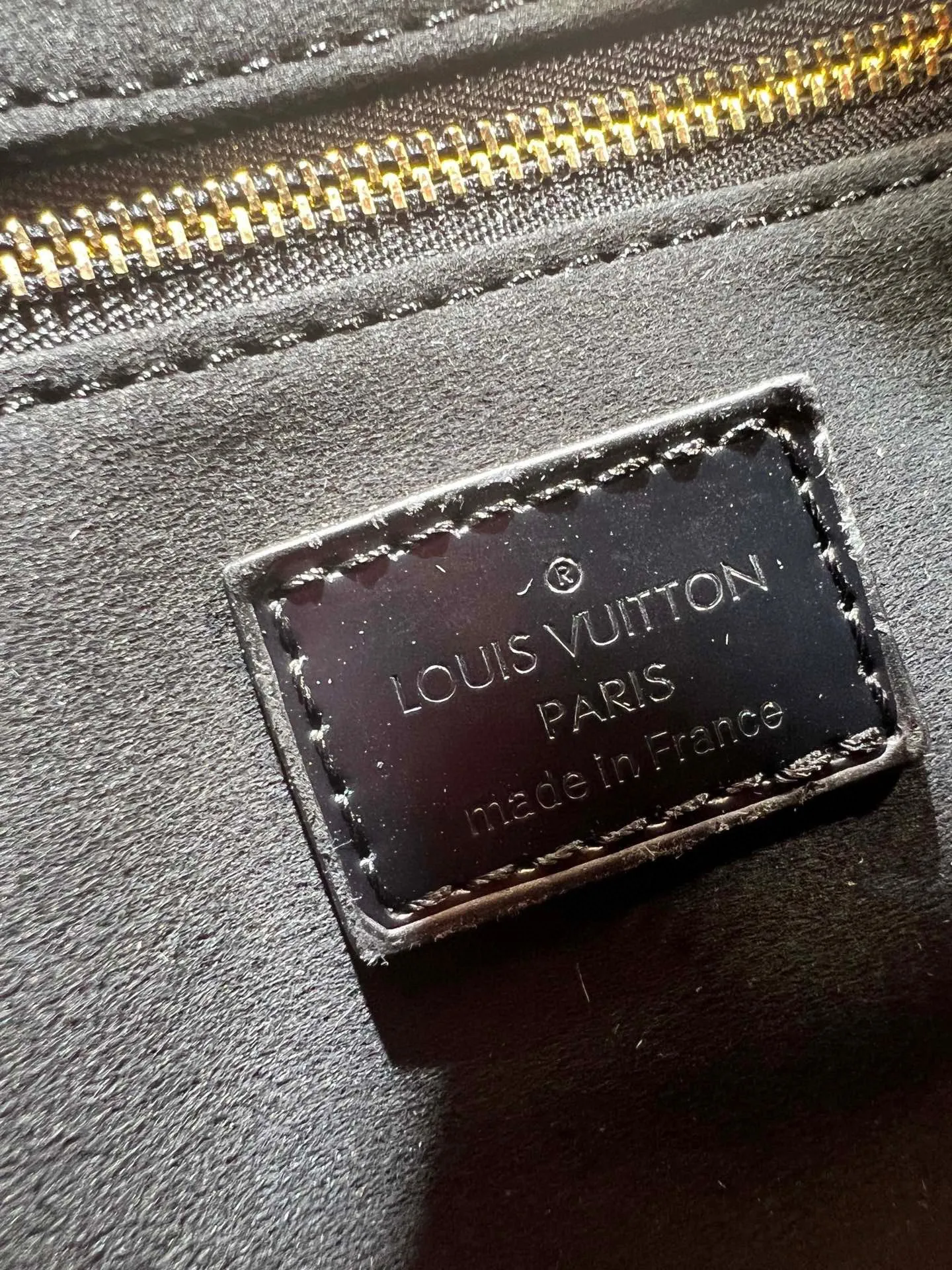Batch 300💰Upgraded original version M46881 LV pillow this season Louis Vuitton show LV2025 early spring series] Cool black leather and compact presbyopia Fashionistas, are you ready for the LV2025 early spring series? This season Louis Vuitton brings us the perfect combination of cool black leather and compact presbyopia, showing a unique fashion attitude. Dimensions: 20x14