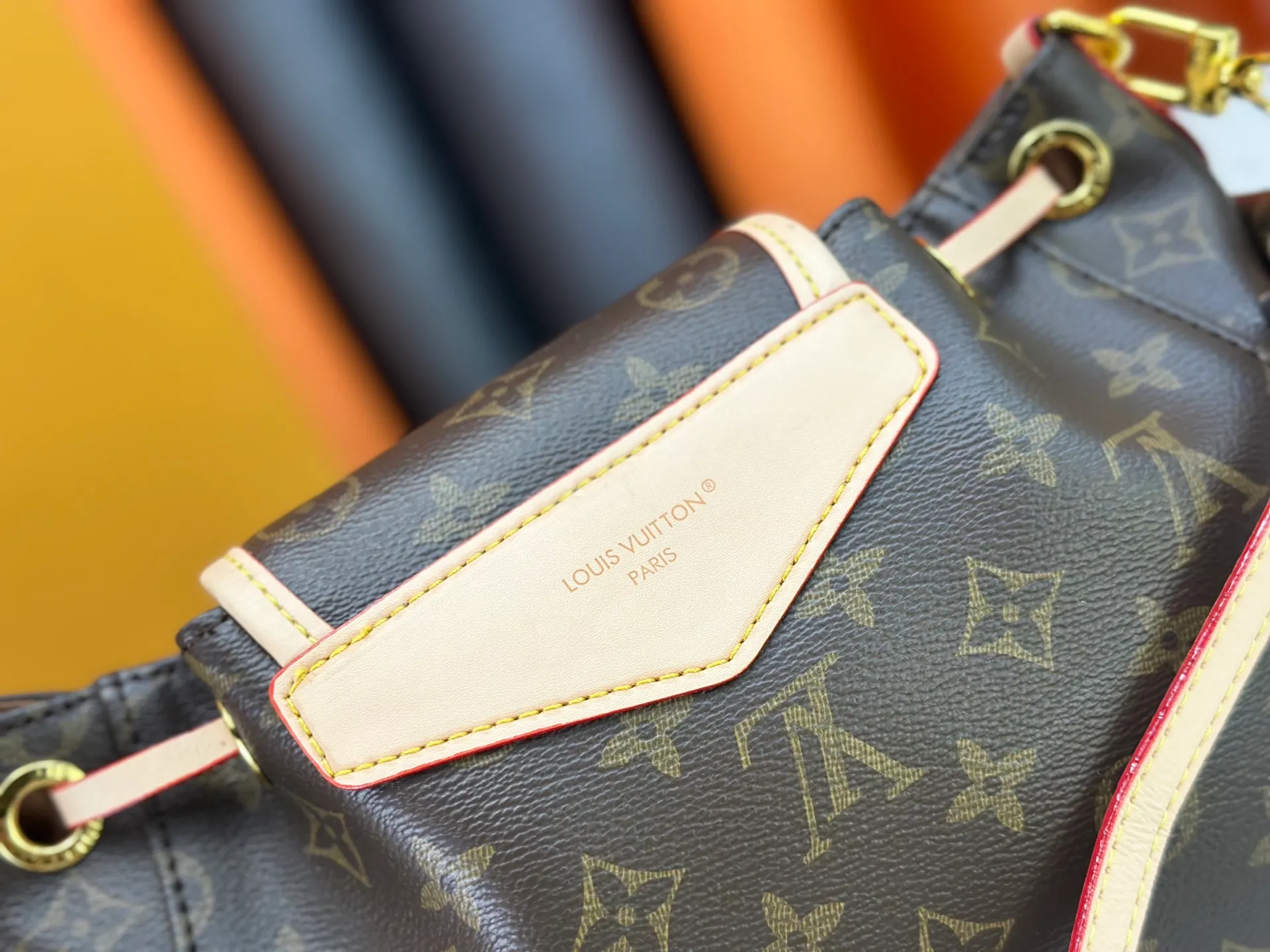 P280 Upgraded original M25085 This Odysée handbag is from the 2025 early autumn series, paying tribute to the brand heritage with a stylish everyday design. Dazzling buckles and detachable chains accentuate the Monogram canvas body, and the side pockets provide easy access to keys, lipstick and other small items. Dimensions: 27.0 x 17.0 x 12.0 cm (length x height x width)