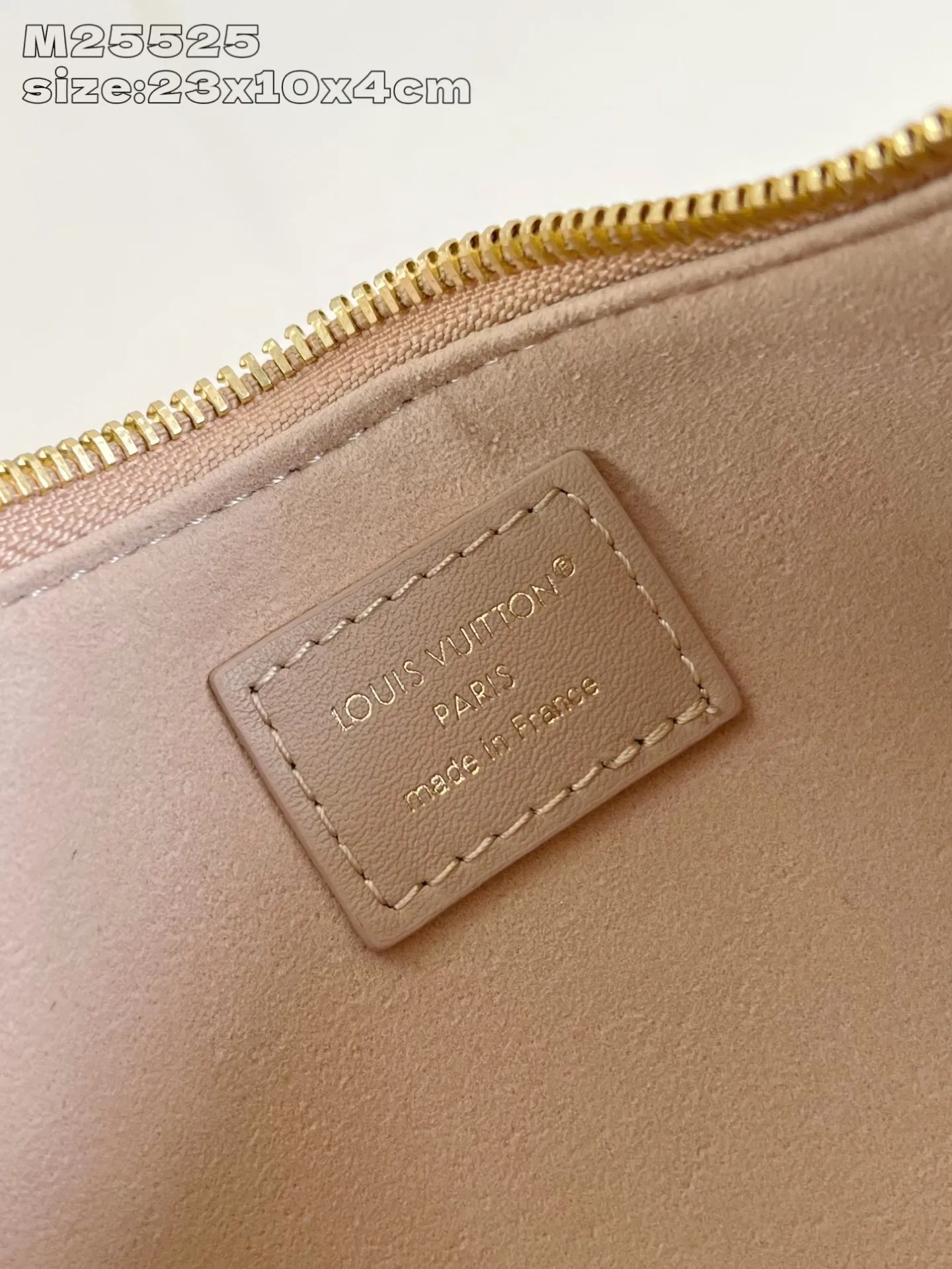 💰820 (top layer leather) top quality original item [Exclusive real shot M25525 Apricot] M25784 This Pochette LV Bloom handbag is from the Louis Vuitton LV Bloom series. It is cut from cow leather in a fashionable and practical configuration. It's decorated with embellishments inspired by the brand's iconic Monogram pattern. There's plenty of space to store a smartphone, and contrasting metal hardware adds an elegant touch. 23x10x4cmQ