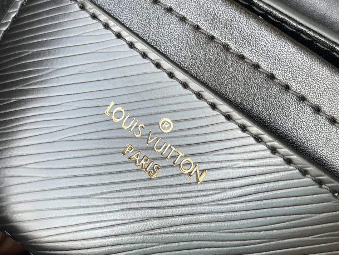 💰1160 (first-grain leather) top original order M22036 This medium-sized Twist handbag is equipped with an embroidered fabric shoulder strap, so that the pocket version of the classic Monogram flower and traditional Monogram pattern is decorated on two sides, supplemented by an Epi grain leather body, bringing out the midsummer wind of the season with the style of the 1970s. Cut wide for cross-body wear. Dimensions: 23 x 17 x 9.5 cm