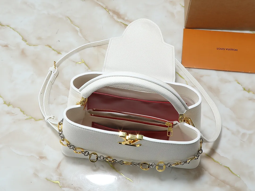 💰420💰Guangzhou goods Upgraded original M12935 M12936 M12937 M12938 This Capucines medium handbag is from the Chain On You series, using Taurillon cow leather to focus on the brand's ingenuity and fine craftsmanship. The jewelry-style double-plated chain is embellished with Monogram flowers, while rounded LV letters and hardware add sophisticated touches. Whether worn cross-body, hand-carried or shoulder-carried, it can display elegant style. Dimensions: 31.5 x 20.0 x 11.0 cm (length x height x width)