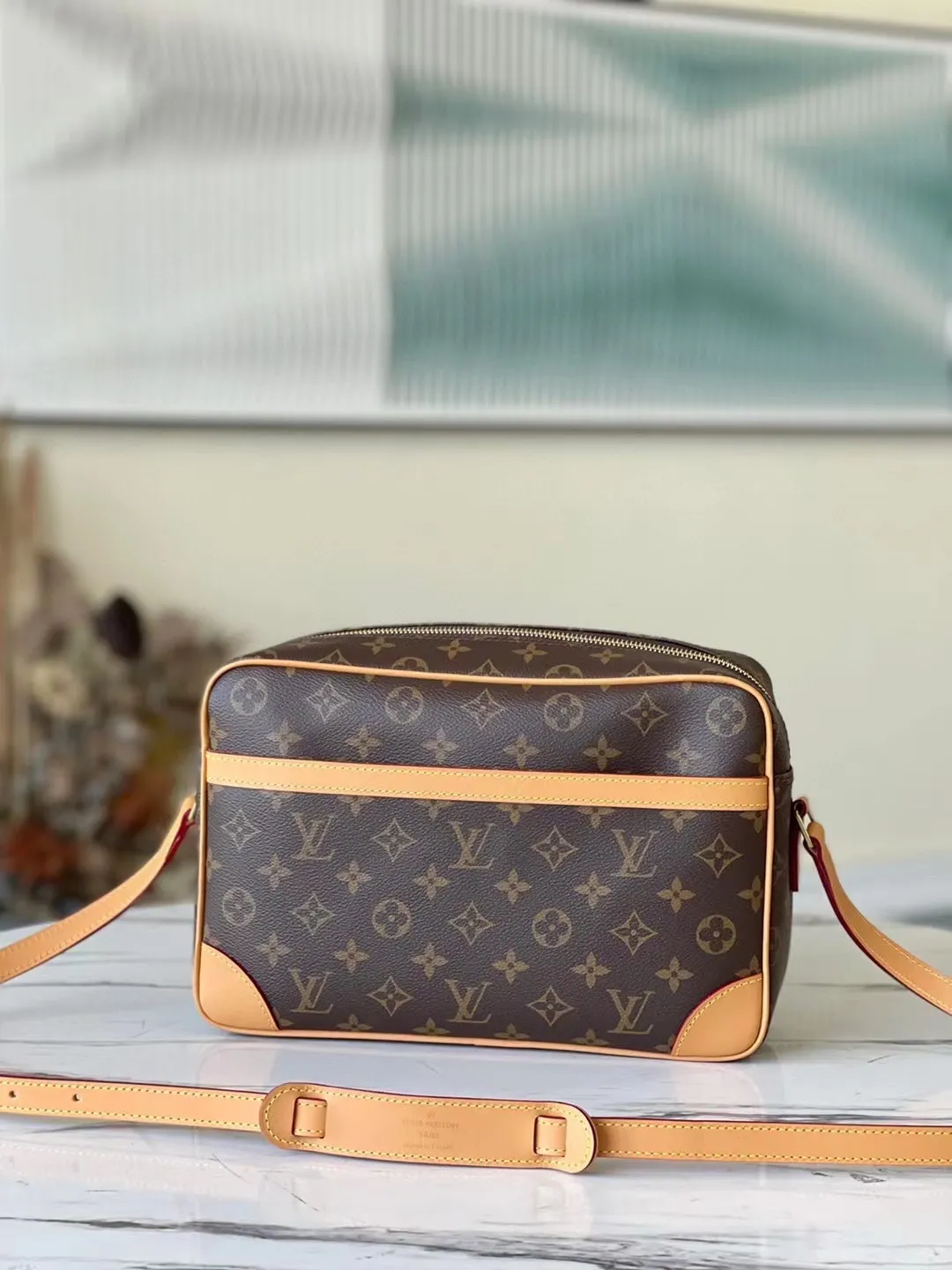 💰860 Top Original Order M51274 Medium Vintage Second-hand Camera Bag, Crossbody Bag, Unisex, Classic Monogram Canvas with Yellow Leather Trim, Calm and Stylish, One Outside Open Pocket, Inside Zippered Side Pocket, Adjustable Shoulder Strap Can Be Switched Freely at Any Time, Sufficient Capacity for Daily Use! Size 27*17*7cm.