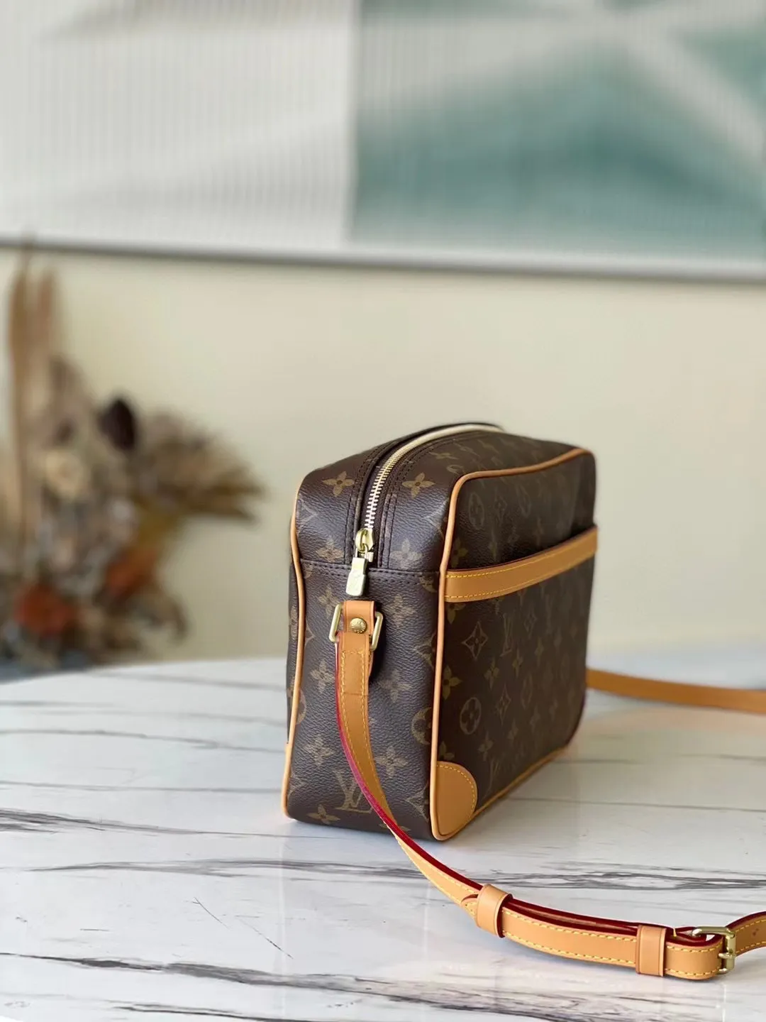 💰860 Top Original Order M51274 Medium Vintage Second-hand Camera Bag, Crossbody Bag, Unisex, Classic Monogram Canvas with Yellow Leather Trim, Calm and Stylish, One Outside Open Pocket, Inside Zippered Side Pocket, Adjustable Shoulder Strap Can Be Switched Freely at Any Time, Sufficient Capacity for Daily Use! Size 27*17*7cm.
