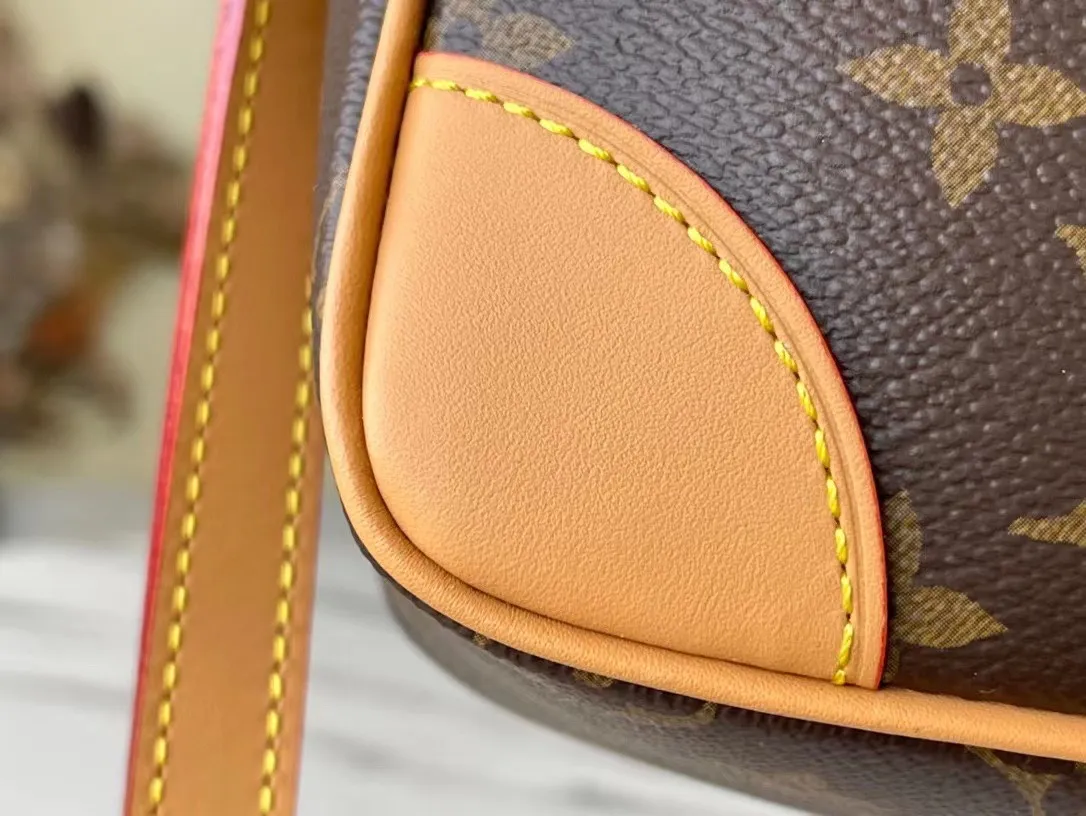 💰860 Top Original Order M51274 Medium Vintage Second-hand Camera Bag, Crossbody Bag, Unisex, Classic Monogram Canvas with Yellow Leather Trim, Calm and Stylish, One Outside Open Pocket, Inside Zippered Side Pocket, Adjustable Shoulder Strap Can Be Switched Freely at Any Time, Sufficient Capacity for Daily Use! Size 27*17*7cm.