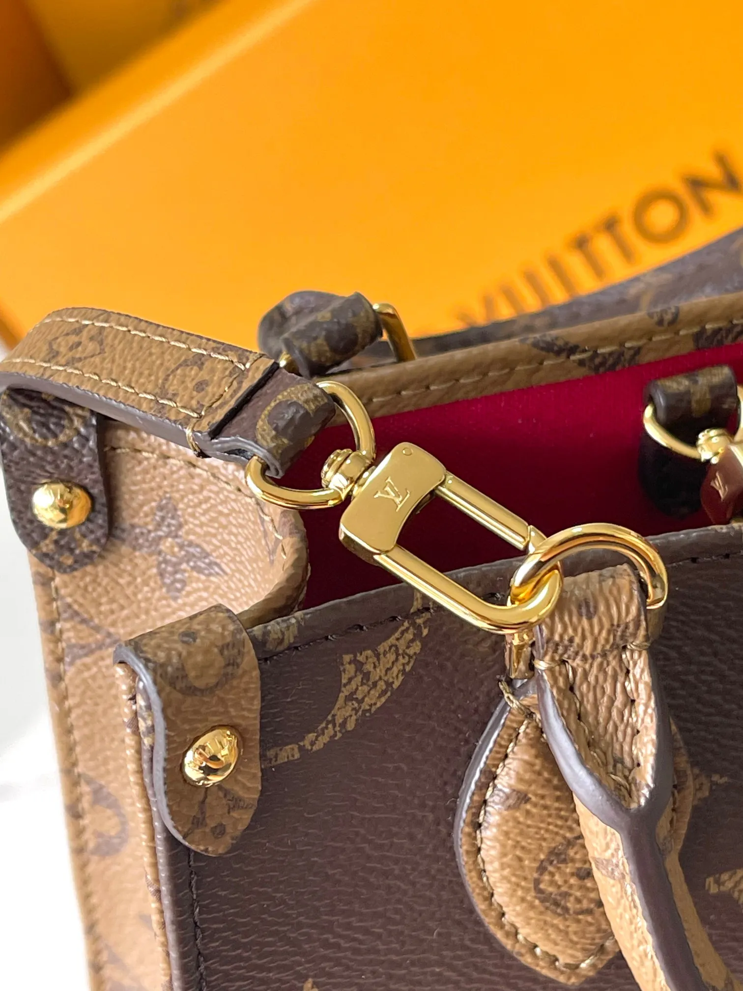p1340 [Special grade MB original leather] SAUMUR BB handbag Model: M46839 Material: A+ grade all-steel hardware, imported high-elastic fabric Packaging: Full set of special grade duty-free MB packaging Size: 18*15*8.5CM