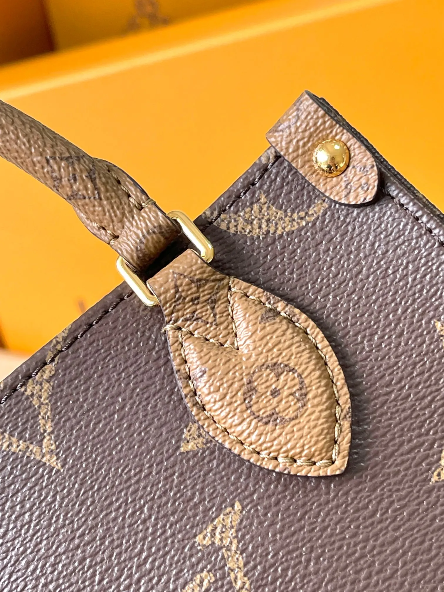 p1340 [Special grade MB original leather] SAUMUR BB handbag Model: M46839 Material: A+ grade all-steel hardware, imported high-elastic fabric Packaging: Full set of special grade duty-free MB packaging Size: 18*15*8.5CM