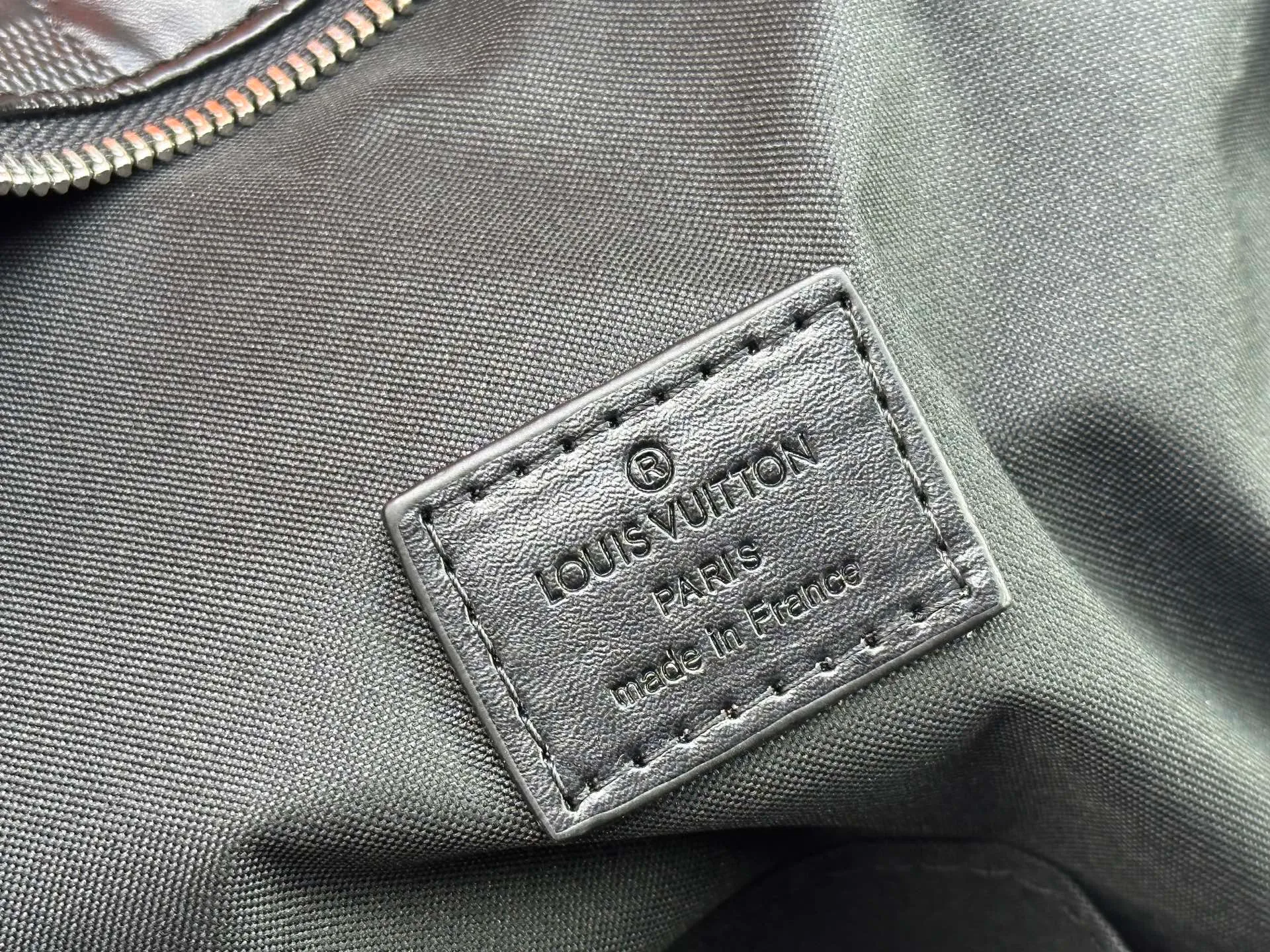 P320 Model: N40094 CAMPUS Backpack The Damier Infini cowhide of this Campus backpack has a silver luster, and the brand's classic Damier checkerboard pattern is reinterpreted with an embossed texture. The silver zipper focuses attention, and the design of multiple inner pockets and outer zipper compartments is in line with pragmatism. 30.0 x 39.0 x 13.0 cm (Length x Height x Width) Damier Infini Onyx Silver Cowhide Leather Cowhide trim Textile lining Silver hardware Adjustable leather shoulder strap Top handle Zip closure Outside zipper compartment Double patch pockets Double interior pockets Interior patch pockets Tuck away