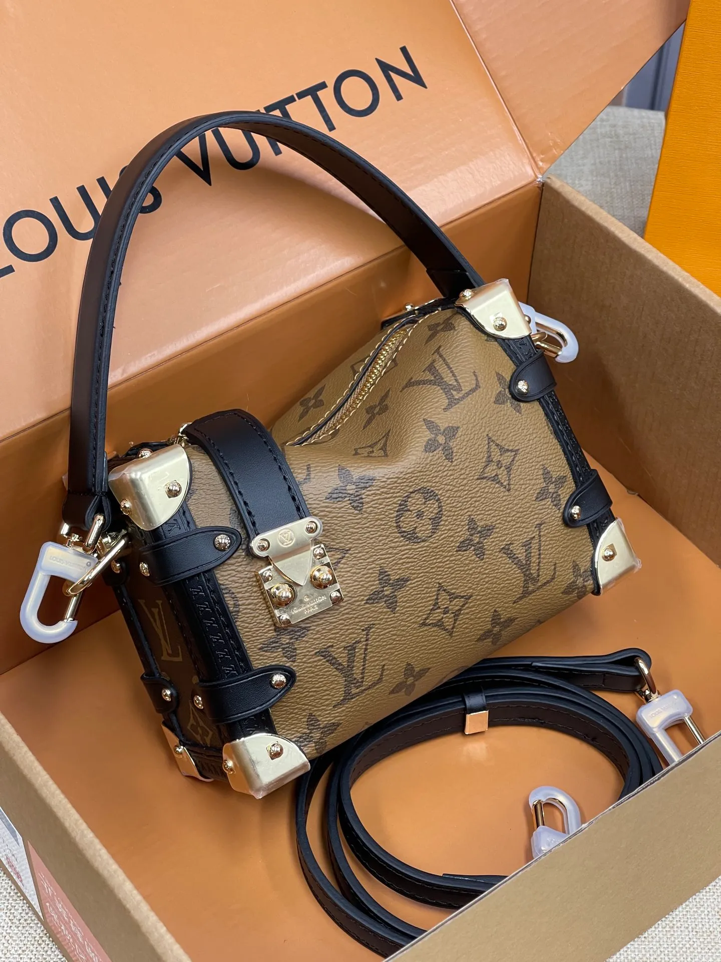 [Upgraded version] P540💰Upgraded version LV soft box🎁comes with a full set of packaging M46815 super stylish upupup The same style as Gu Ailing! Who doesn’t own a side trunk mini from L’s house? It’s a show-off trumpet, it’s really beautiful! Little guys must look up, super stylish and upupup, the same style as Gu Ailing’s! Search 🔍Lv soft box (box) size: 18*12.5