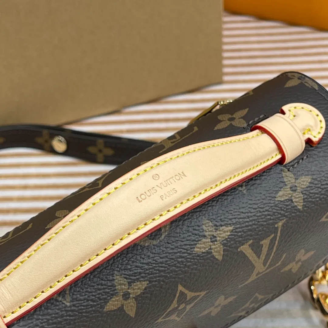 [Upgraded version] P660🐶Upgraded version. High quality. Semi-steel hardware. Comes with complete packaging ❣️M46279🐶POCHETTE MÉTIS EAST WEST handbag Pochette Métis East West handbag is made of Monogram canvas, cow leather trim and S-lock lock. While continuing the classic elements, it also has modern details such as a short chain on the shoulder. Generously constructed with compartments, zippered interior and exterior pockets to easily store your iPhone 13. Dimensions: 21.5 x 13.5 x 6 cm