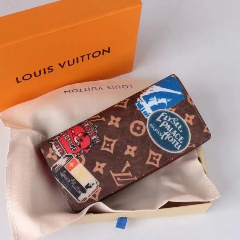 P140💰126454 Canvas Red New Product The latest model for spring and summer 2024, this pocket wallet combines the elegance of Damier Graphite canvas with the delicate texture of Epi leather, with stripes emblazoned with the Louis Vuitton logo. The elegant design can accommodate credit cards, banknotes and receipts, making it suitable for daily carrying or gift giving. Epi leather and Damier Graphite coated sail. Textile cowhide trim, cowhide lining, card compartment, size 11×19×2cm 62665 63212.