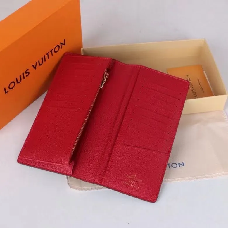 P140💰126454 Canvas Red New Product The latest model for spring and summer 2024, this pocket wallet combines the elegance of Damier Graphite canvas with the delicate texture of Epi leather, with stripes emblazoned with the Louis Vuitton logo. The elegant design can accommodate credit cards, banknotes and receipts, making it suitable for daily carrying or gift giving. Epi leather and Damier Graphite coated sail. Textile cowhide trim, cowhide lining, card compartment, size 11×19×2cm 62665 63212.