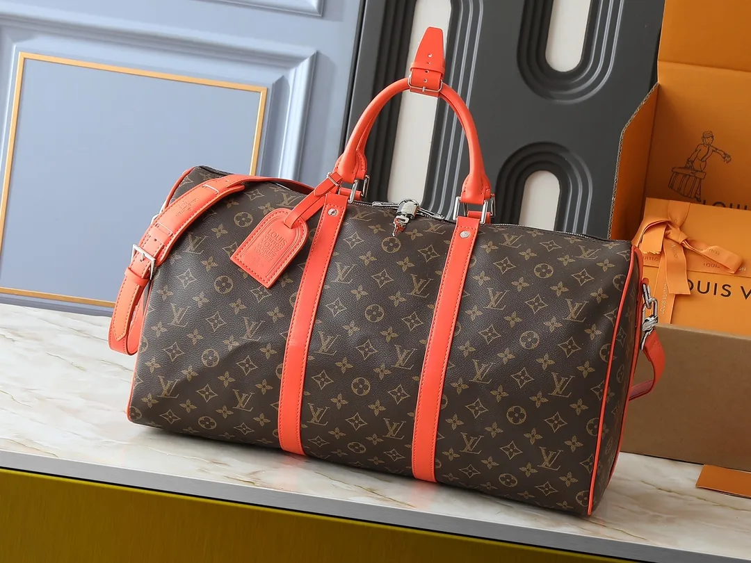 💰320💰Upgraded original M46771 yellow M46775 purple M46772 blue M46769 red M46770 orange M46774 green M46773 rose red This Keepall Bandoulière 50 travel bag is made of Monogram Macassar canvas, which simultaneously renders bright colors for the side straps, nameplate, fabric lining and top leather handle. The size of your carry-on luggage hides plenty of space. 50.0 x 29.0 x 23.0 cm (length x height x width)