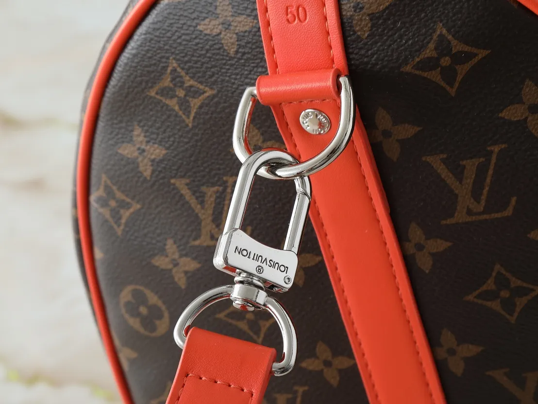 💰320💰Upgraded original M46771 yellow M46775 purple M46772 blue M46769 red M46770 orange M46774 green M46773 rose red This Keepall Bandoulière 50 travel bag is made of Monogram Macassar canvas, which simultaneously renders bright colors for the side straps, nameplate, fabric lining and top leather handle. The size of your carry-on luggage hides plenty of space. 50.0 x 29.0 x 23.0 cm (length x height x width)
