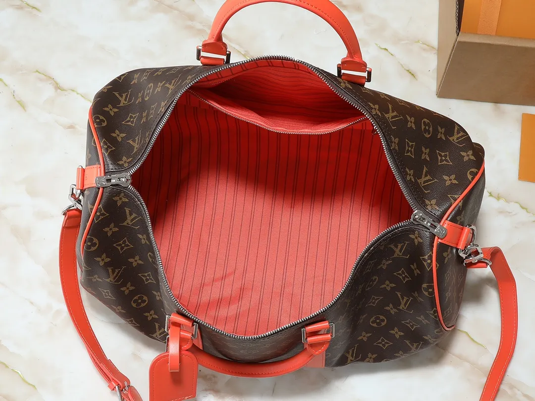💰320💰Upgraded original M46771 yellow M46775 purple M46772 blue M46769 red M46770 orange M46774 green M46773 rose red This Keepall Bandoulière 50 travel bag is made of Monogram Macassar canvas, which simultaneously renders bright colors for the side straps, nameplate, fabric lining and top leather handle. The size of your carry-on luggage hides plenty of space. 50.0 x 29.0 x 23.0 cm (length x height x width)