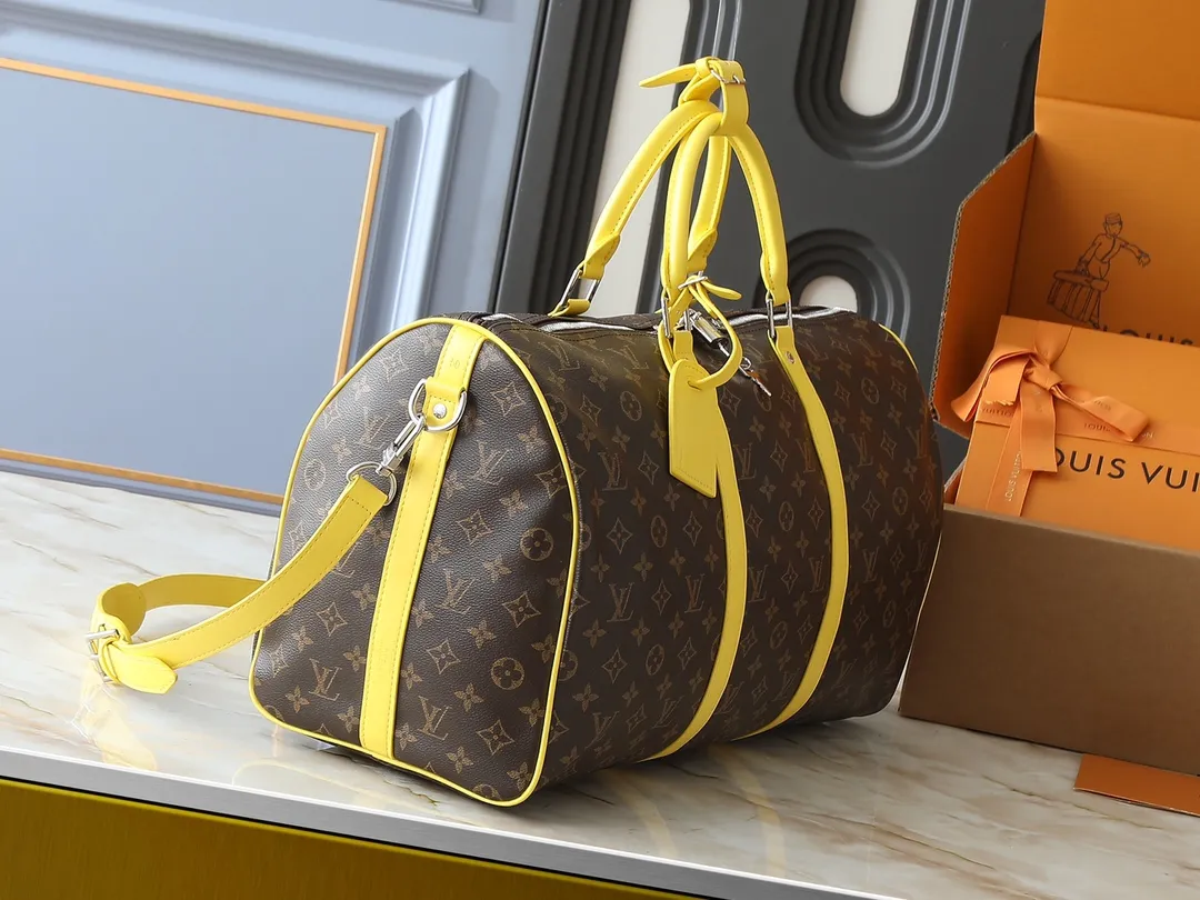 💰320💰Upgraded original M46771 yellow M46775 purple M46772 blue M46769 red M46770 orange M46774 green M46773 rose red This Keepall Bandoulière 50 travel bag is made of Monogram Macassar canvas, which simultaneously renders bright colors for the side straps, nameplate, fabric lining and top leather handle. The size of your carry-on luggage hides plenty of space. 50.0 x 29.0 x 23.0 cm (length x height x width)