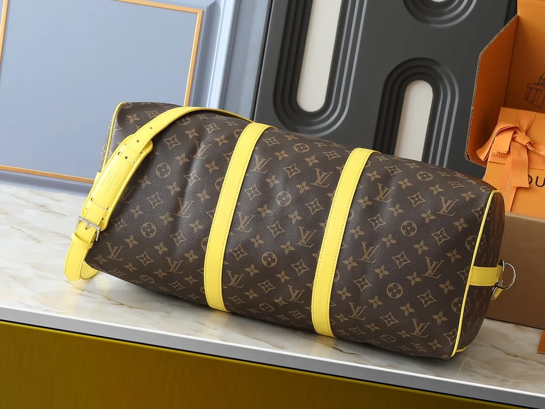 💰320💰Upgraded original M46771 yellow M46775 purple M46772 blue M46769 red M46770 orange M46774 green M46773 rose red This Keepall Bandoulière 50 travel bag is made of Monogram Macassar canvas, which simultaneously renders bright colors for the side straps, nameplate, fabric lining and top leather handle. The size of your carry-on luggage hides plenty of space. 50.0 x 29.0 x 23.0 cm (length x height x width)