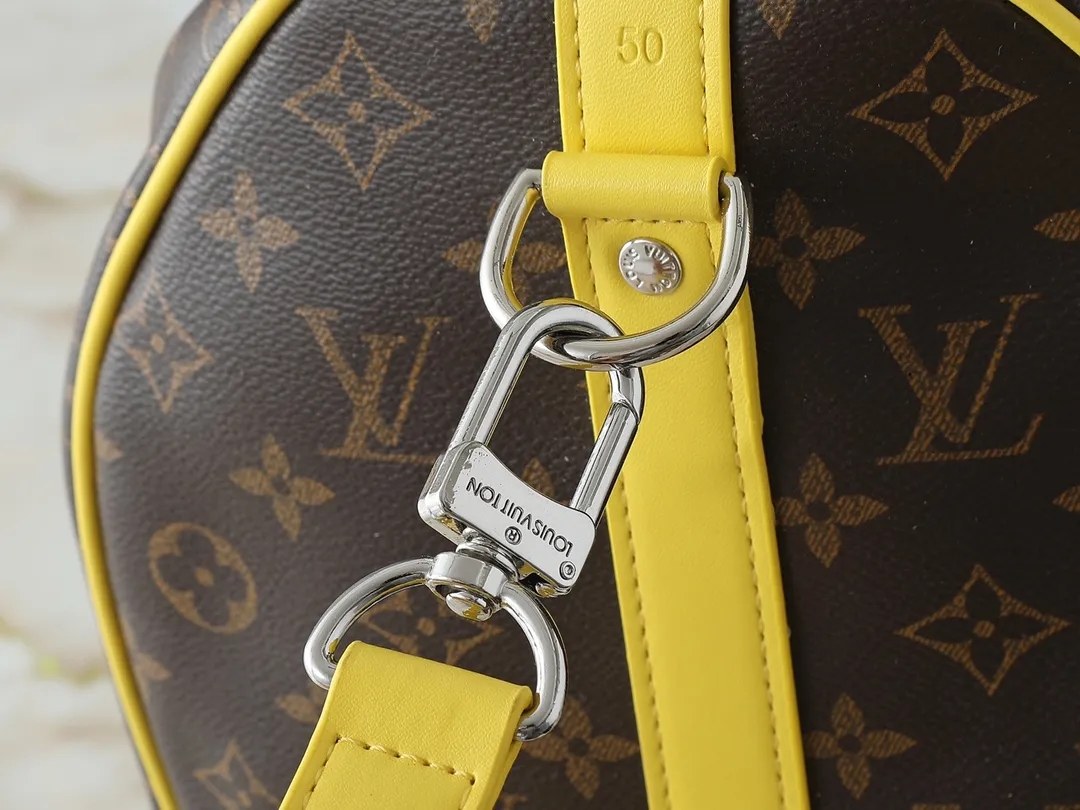💰320💰Upgraded original M46771 yellow M46775 purple M46772 blue M46769 red M46770 orange M46774 green M46773 rose red This Keepall Bandoulière 50 travel bag is made of Monogram Macassar canvas, which simultaneously renders bright colors for the side straps, nameplate, fabric lining and top leather handle. The size of your carry-on luggage hides plenty of space. 50.0 x 29.0 x 23.0 cm (length x height x width)