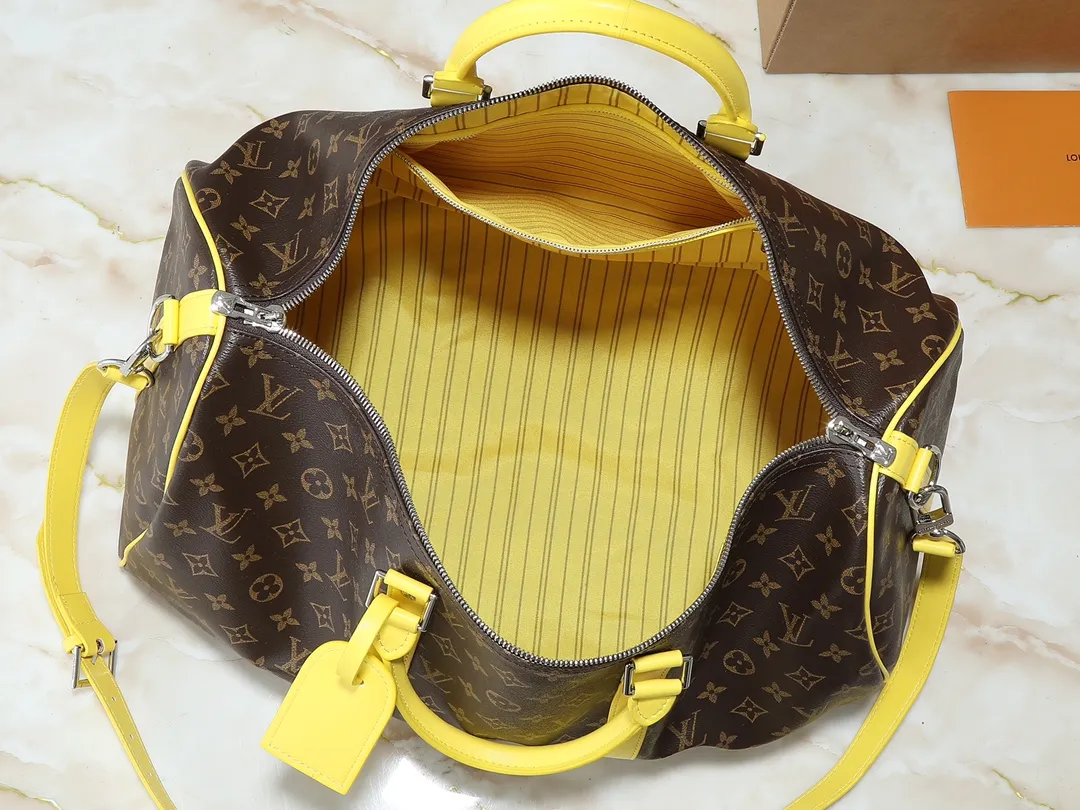 💰320💰Upgraded original M46771 yellow M46775 purple M46772 blue M46769 red M46770 orange M46774 green M46773 rose red This Keepall Bandoulière 50 travel bag is made of Monogram Macassar canvas, which simultaneously renders bright colors for the side straps, nameplate, fabric lining and top leather handle. The size of your carry-on luggage hides plenty of space. 50.0 x 29.0 x 23.0 cm (length x height x width)